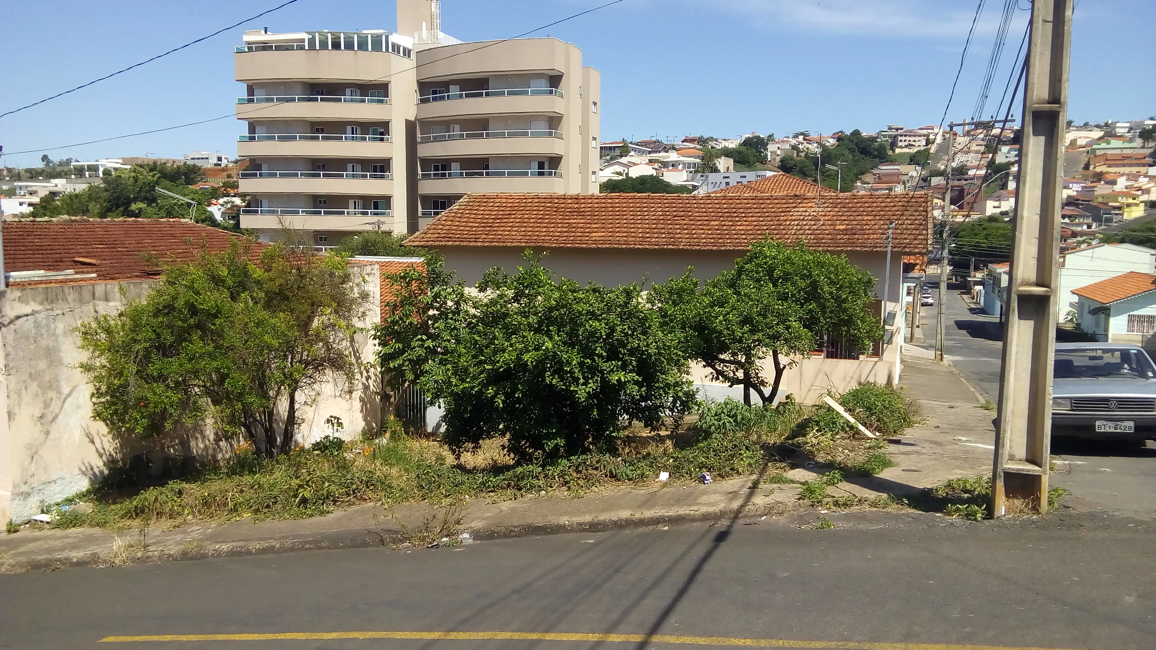 Vila Mosconi -Sua oportunidade de morar na região central. Terreno de esquina, ótima...