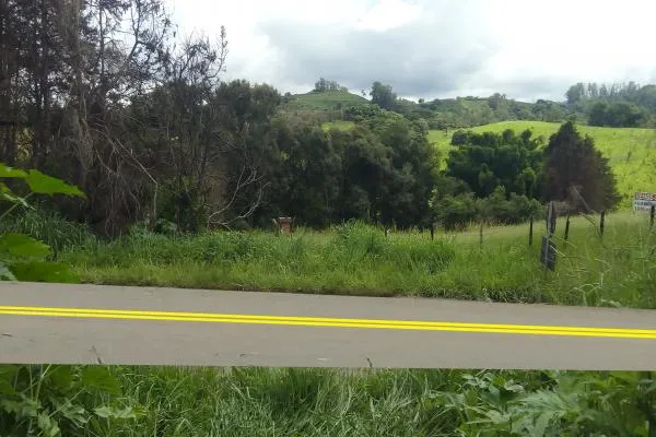 Área com 1000m², frente para MG 455-Saída de Ibitiúra, próxima do Posto Alfa, a 500 metros da...