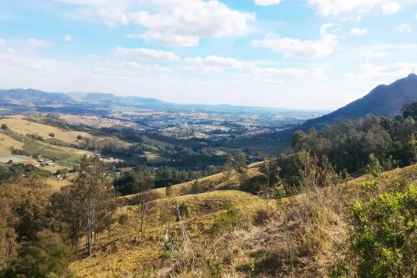 Área com um alqueire, 4Km de Andradas, lugar alto com linda vista panorâmica, ideal para quem...
