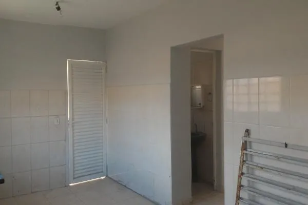 Quer ter uma casa com quintal? Esta é a sua oportunidade. Casa com 2 quartos, sendo um suíte,...