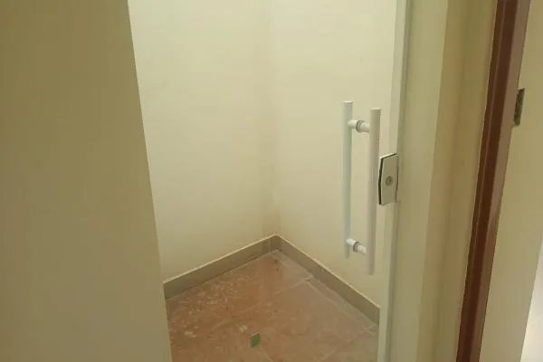 Ofereça este conforto para sua família. 2 quartos, novíssima, 2 vagas, quintal, Jardim Rio...