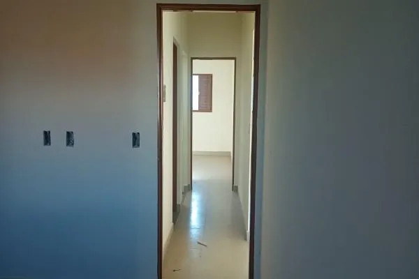 Ofereça este conforto para sua família. 2 quartos, novíssima, 2 vagas, quintal, Jardim Rio Branco. - foto 3