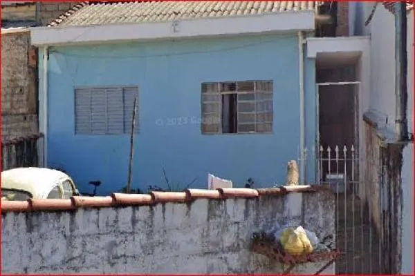 Venha morar em um dos melhores bairros de Andradas. Casa com 2 quartos, terreno grande...
