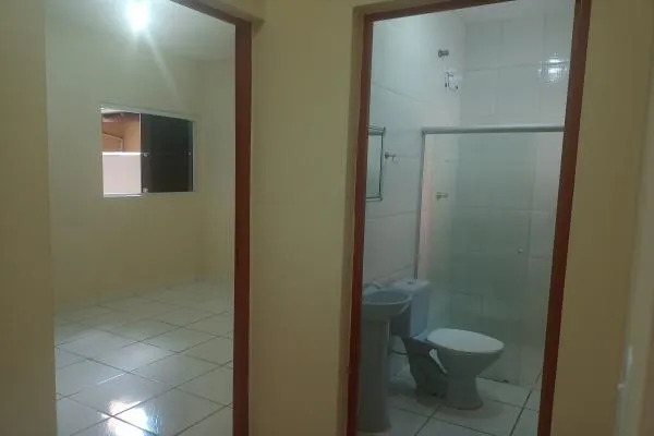 Casa acolhedora, confortável, com 2 quartos, 2 garagens, no bairro Alfa, bem conservada. Vamos...