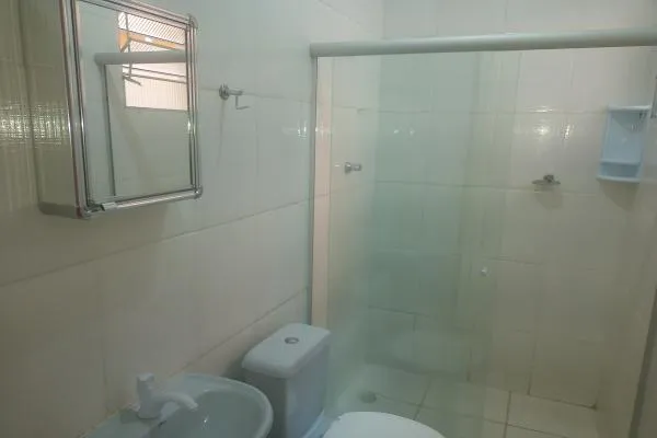 Casa acolhedora, confortável, com 2 quartos, 2 garagens, no bairro Alfa, bem conservada. Vamos conhecê-la, para sentir o quanto ela é agradável? - foto 4