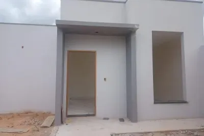 Esta casa tem acabamento refinado, bem arejada, linda...