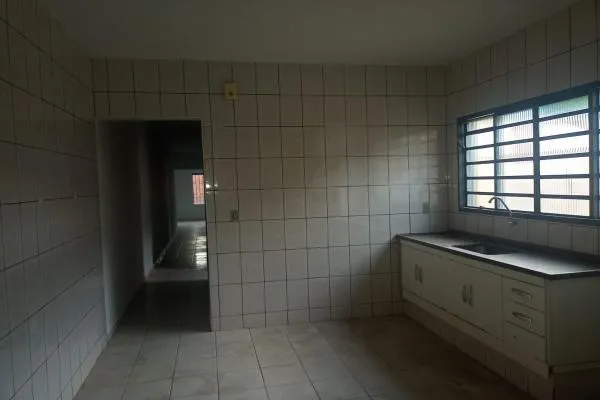 Você quer morar pertinho do centro? Então venha conhecer esta casa. 3 quartos, garagem, bem...