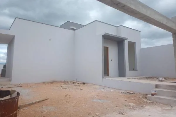 Esta casa tem dois fatores relevantes, se destaca pela vista maravilhosa e por ser bem...