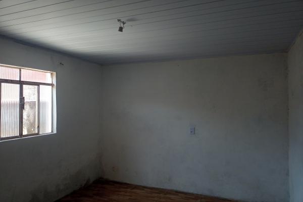 Casa com espaço para garagem. varanda ampla, laje, piso, na Vila Leandro Previato.