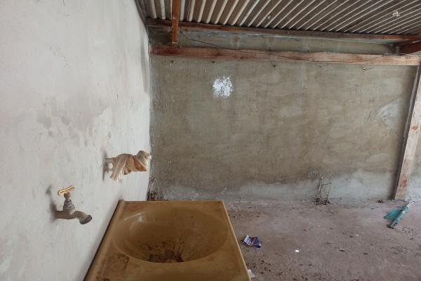 Casa com espaço para garagem. varanda ampla, laje, piso, na Vila Leandro Previato. - foto 4