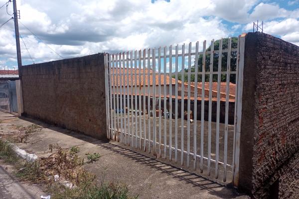 Casa com espaço para garagem. varanda ampla, laje, piso, na Vila Leandro Previato. - foto 6