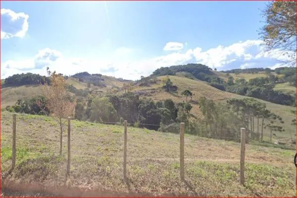 Área com 3,2 hectares (32.000m²), formado em pasto, córrego no meio, próxima do Distrito do Campestrinho, grande parte de terras planas. - foto 2