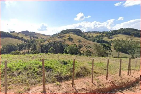 Área com 3,2 hectares (32.000m²), formado em pasto, córrego no meio, próxima do Distrito do Campestrinho, grande parte de terras planas. - foto 3