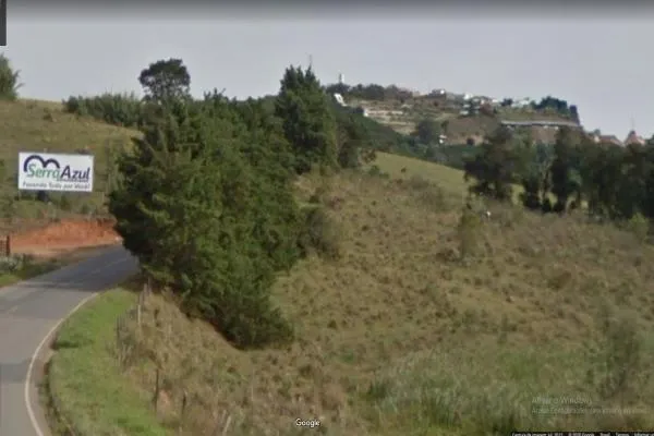 Área com 1000m², frente para MG 455-Saída de Ibitiúra, próxima do Posto Alfa, a 500 metros da cidade, ideal para galpão industrial ou comercial, garagens de veículos e para quem quer ter um excelente ponto comercial. Aceita troca. - foto 3