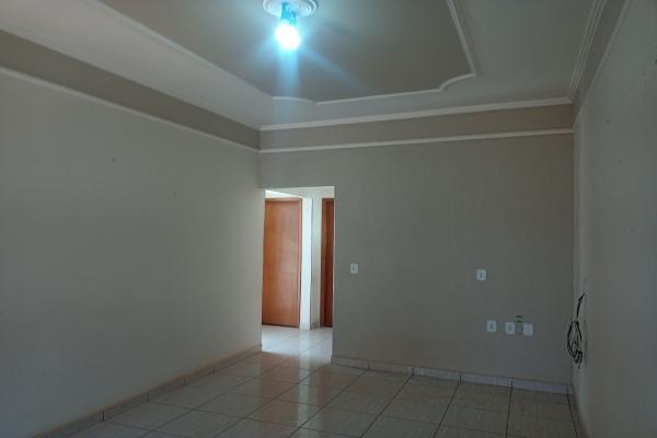 Esta casa é confortável,aconchegante,um local ideal para abrigar sua família e receber amigos. Varandas amplas com churrasqueira, garagem para 3 automóveis, 3 quartos, um suite, sala e cozinha amplas, acabamento ótimo. Uma oportunidade imperdível. - foto 5