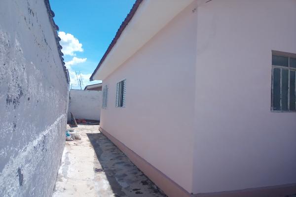 Casa localizada no ponto mais alto da travessa da Avenida Mário Lanzani, próxima de vários tipos estabelecimentos comerciais como açougue, supermercado, lojas de roupas, rações e muito mais para seu conforto. Com 3 quartos, reformada recentemente, no estado de nova. - foto 5