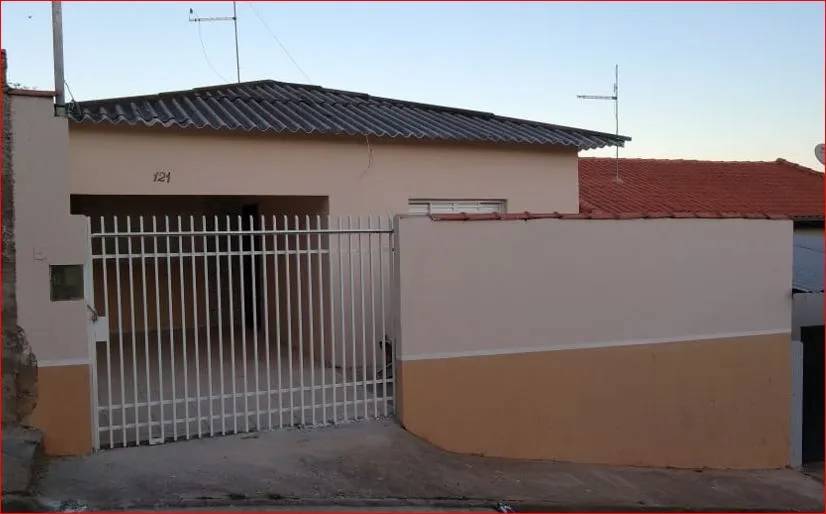 Casa com dois quartos (um suite), garagem, vaga para mais 2 veículos, cozinha grande, sala grande que dá para dividir e fazer o terceiro quarto, quintal, 87m² de área construída, bairro Santa Lúcia. Aceita troca. - foto 5