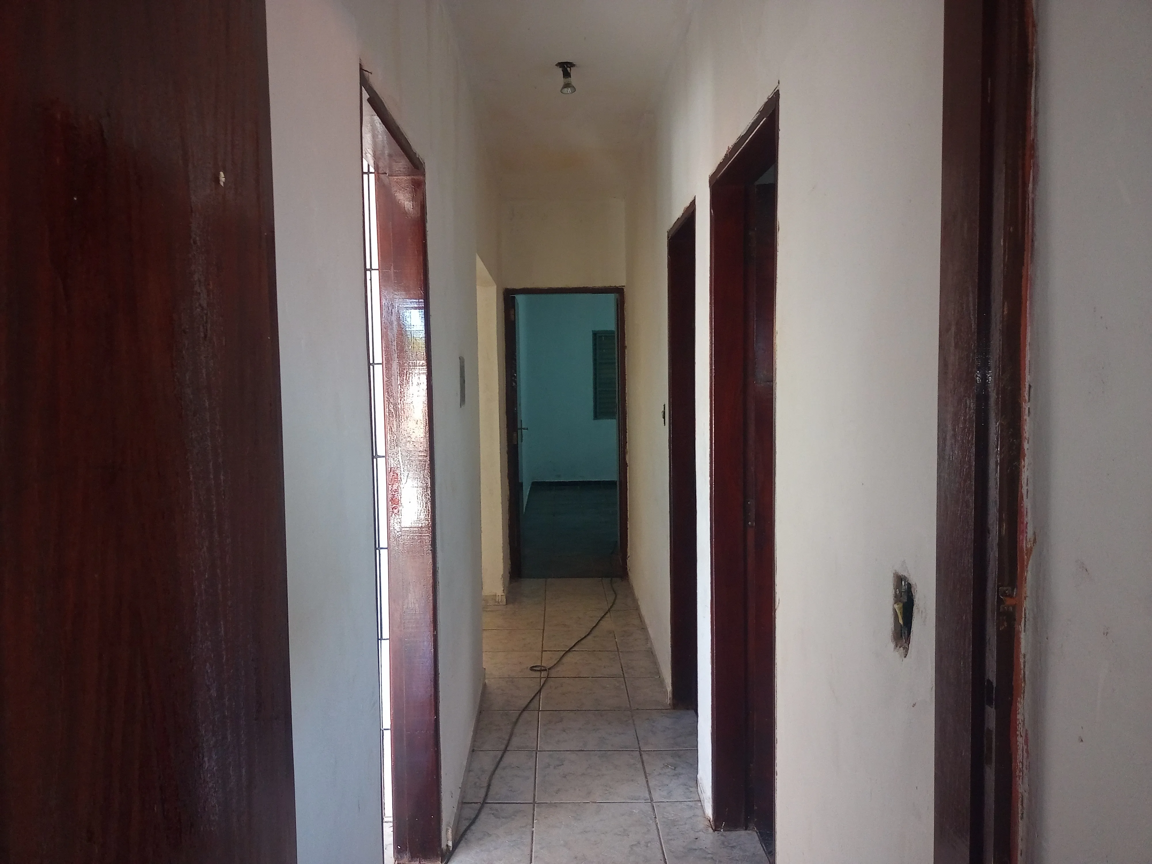 Esta casa é pra você que quer quartos grandes, 2 banheiros, 3 quartos,  um suite,  2 garagens, vista maravilhosa. - foto 9