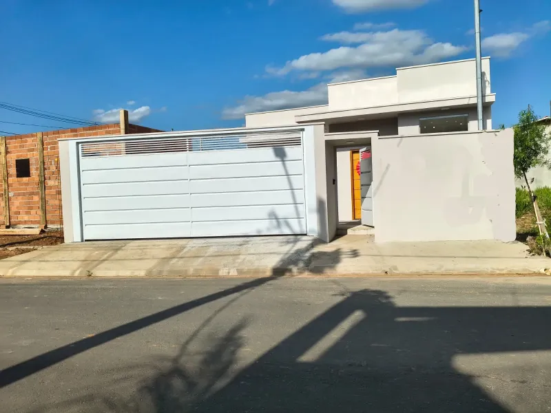 Conforto e beleza, para o bem-estar de sua família. Casa com 2 quartos, duas garagens,novíssima, churrasqueira para encontros agradáveis com seus amigos e familiares. - foto 7