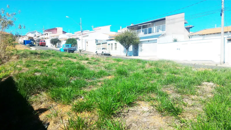 Terrenos no Jardim Ipê, com vista panorâmica para as serras e centro da cidade, solo duro econômico para construir, com testada variando entre 10m a 14m:  300m² por R$230.000,00;  200m² por R$150.000,00 e 100m² por 100.000,00 - foto 2